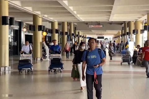 Bandara Minangkabau kembali ditutup imbas sebaran abu vulkanik marapi