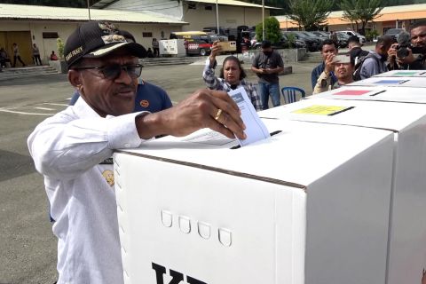 KPU Kota Jayapura larang pemilih bawa ponsel ke bilik suara