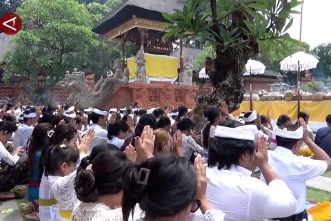 Umat Hindu Bali jalani Hari Raya Galungan