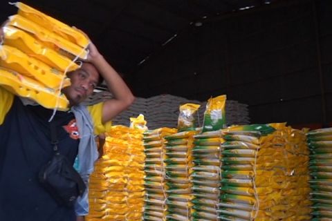 Bulog Gorontalo pastikan stok beras cukup hingga April