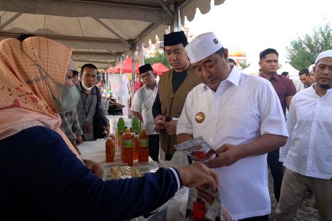 Jaga stabilitas harga, Pemprov Sulsel tinjau pasar murah di Makassar