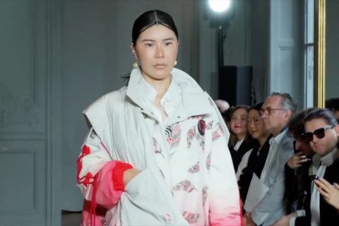 Down jacket ‘China-chic’ yang jadi tren di dunia fesyen Prancis