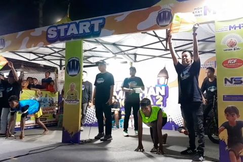 Lomba lari tradisional di Palu, peserta bertelanjang kaki
