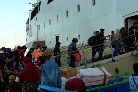 Arus balik H+7, ribuan penumpang tiba di pelabuhan Malundung Tarakan