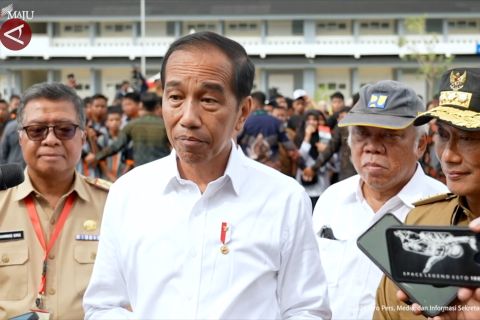 Jokowi tanggapi putusan MK di sela kunjungan kerja ke Sulawesi Barat