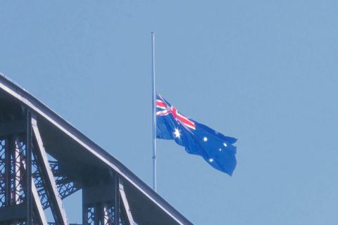 Bendera setengah tiang di Australia untuk korban serangan mal Sydney