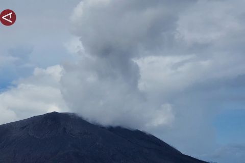 Gunung Ruang kembali erupsi, tinggi kolom capai 2.000 meter