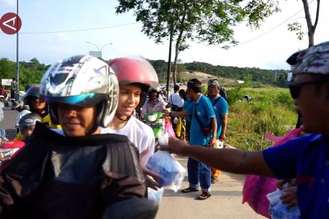 Aksi Bhoga Sevanam, saat umat Hindu Batam bagikan seribu takjil