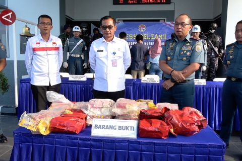 Lantamal IV/Batam tangkap kurir 19 kg sabu dan empat PMI ilegal