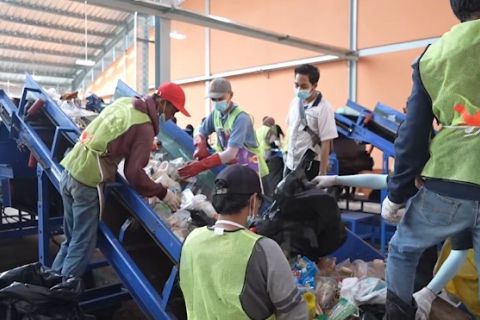 Bey harap pengolahan sampah di TPST Santiong Cimahi ditiru daerah lain