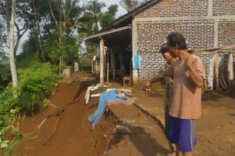 Longsor ancam tujuh rumah warga di Desa Karangwuni, Temanggung