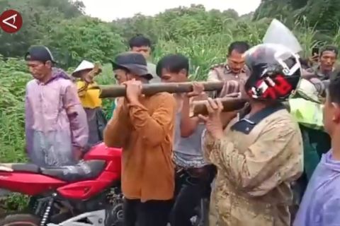 Pekerja proyek di Tanah Datar Sumbar tewas terseret arus lahar dingin