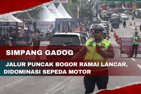 Simpang Gadog jalur Puncak Bogor ramai lancar didominasi sepeda motor