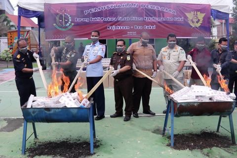 Bea Cukai Aceh musnahkan 9,2 juta batang rokok ilegal