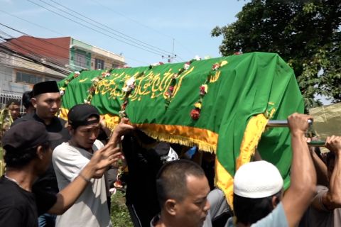 Jenazah korban kecelakaan maut siswa SMK dimakamkan