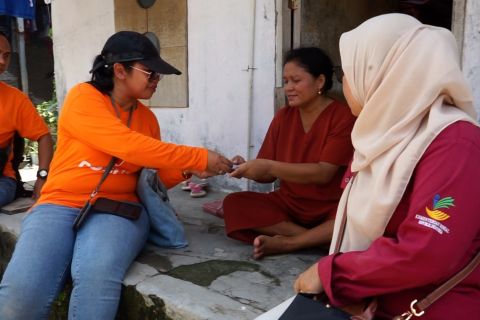 Kantor Pos Batam antarkan bansos PKH langsung ke rumah penerima