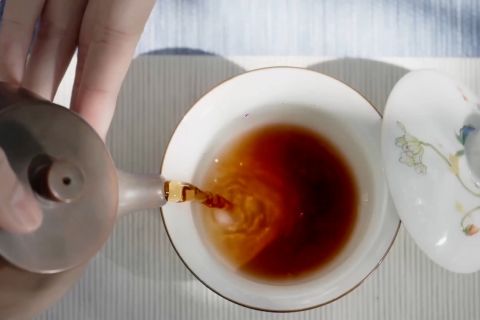 Menelusuri budaya minum teh liubao berusia ribuan tahun