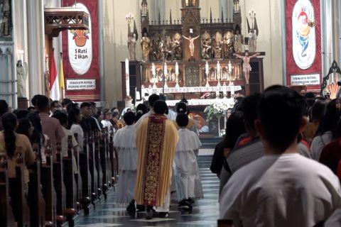 Pelaksanaan misa Kenaikan Yesus Kristus di Gereja Katedral Jakarta