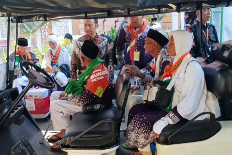 PPIH Surabaya imbau calon jamaah haji lebih tingkatkan stamina
