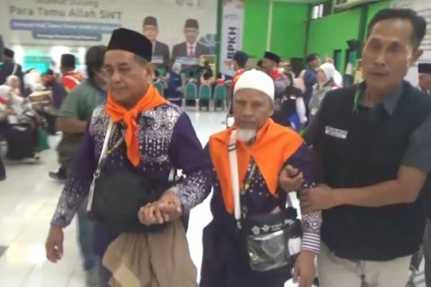 Jamaah Bali masuk Embarkasi Surabaya, salah satunya tuna netra