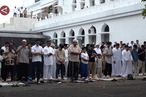 Sesuaikan pelaksanaan wukuf, Masjid Al-Azhar gelar Shalat Idul Adha
