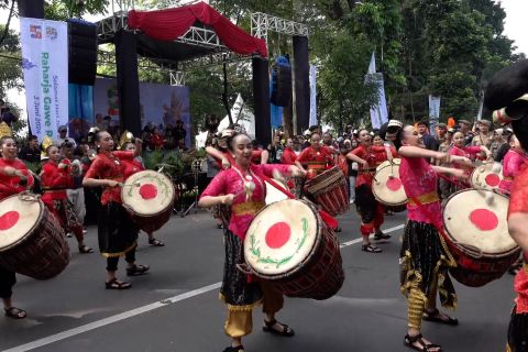 Helaran pawai budaya Bogor tampilkan kesenian sunda hingga barongsai
