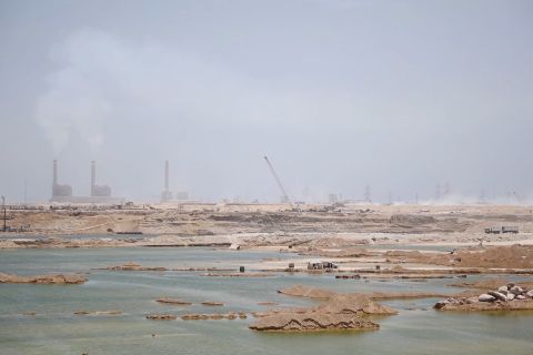 Mesir bangun pelabuhan peti kemas terbesar di tepi Laut Merah