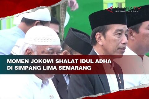 Momen Jokowi shalat Idul Adha di Simpang Lima Semarang