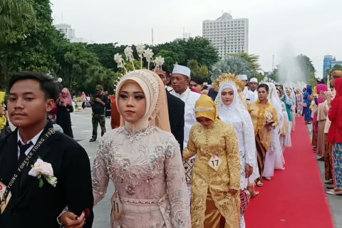 Pemkot Surabaya resmikan pernikahan ratusan pasangan