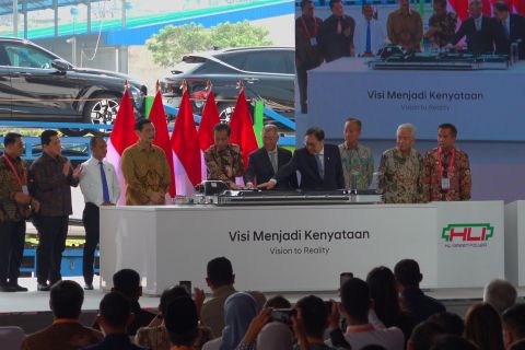 Resmikan pabrik HLI, Jokowi yakin Indonesia unggul dalam ekosistem EV