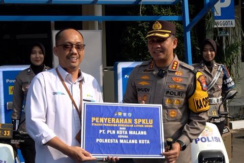 Tekan polusi udara, PLN bangun SPKLU pertama di Mapolresta Malang Kota