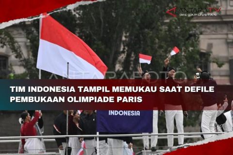 Tim Indonesia tampil memukau saat defile pembukaan Olimpiade Paris