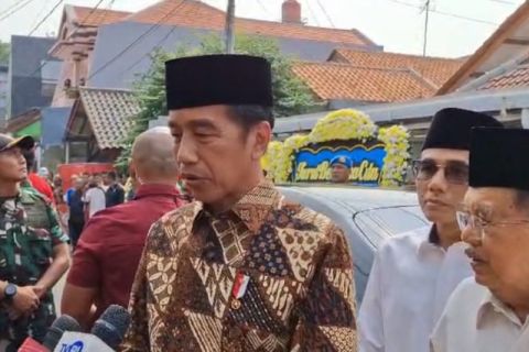 Jokowi melayat ke rumah duka Hamzah Haz - Video