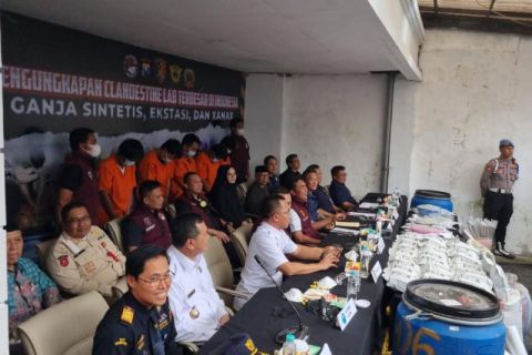 Polisi bongkar pabrik narkoba terbesar di Malang - Video