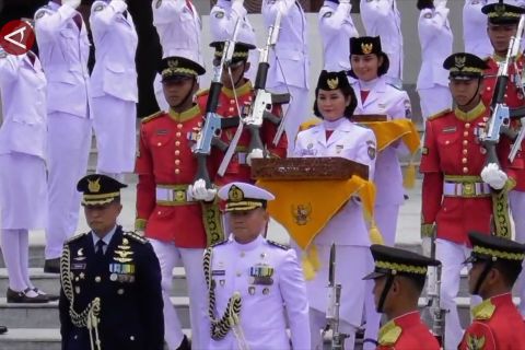 Bendera pusaka dan teks proklamasi dibawa kembali dari IKN ke Jakarta