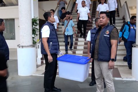 Usai geledah, polisi sita sejumlah dokumen lahan dari kantor BP Batam