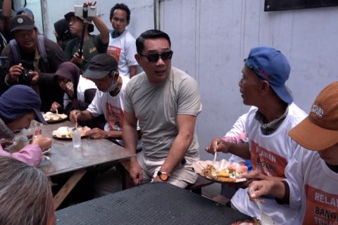 Gelar makan siang gratis, Ridwan Kamil dengar curhat warga Jakut