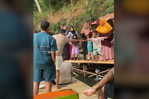 Disbudpar Bogor sebut aksi minta-minta uang di Danau Lido tradisi