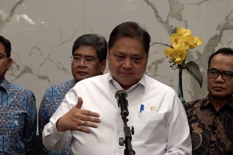 Menko Airlangga gelar rapat bahas kebijakan pengupahan tahun 2025