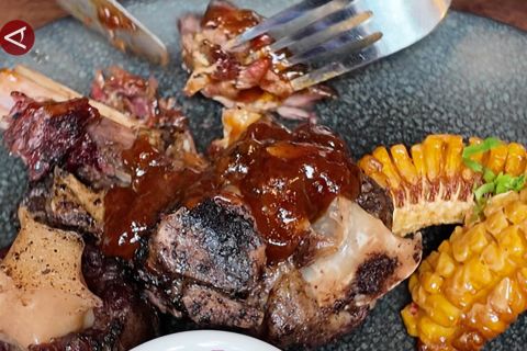 Kelezatan smoked oxtail, buntut sapi yang diasapi berjam-jam