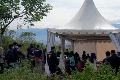 Pelaksanaan ekshumasi makam tahanan yang tewas di Polresta Palu