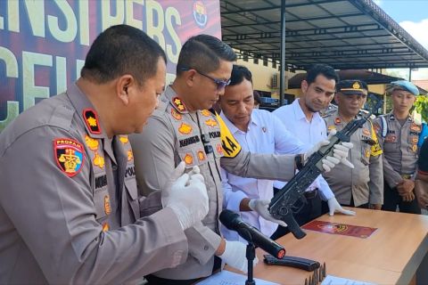 Polres Aceh Utara perlihatkan dua pucuk senjata api sisa konflik