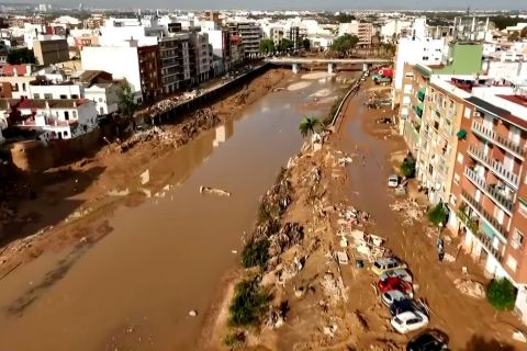 89 orang belum ditemukan sesudah banjir dahsyat di Spanyol