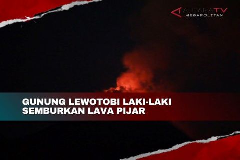 Gunung Lewotobi Laki-Laki semburkan lava pijar