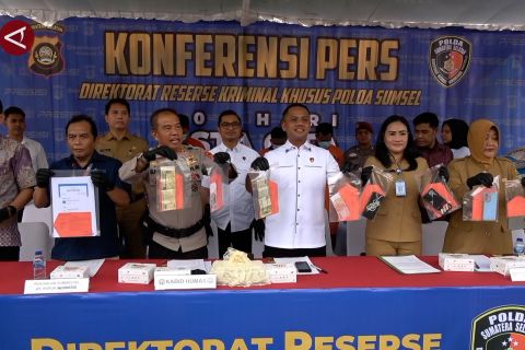 Polda Sumsel amankan 4 tersangka penjual pupuk bersubsidi dari Lampung