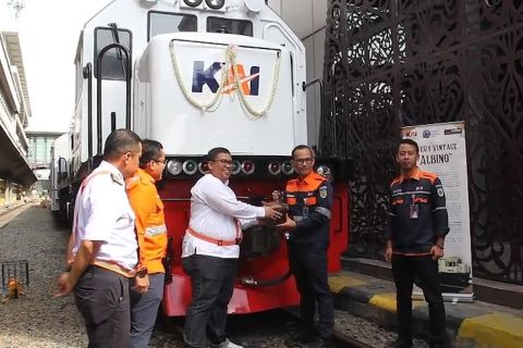 Jaga sejarah, KAI Sumut operasikan lokomotif 'vintage livery albino'