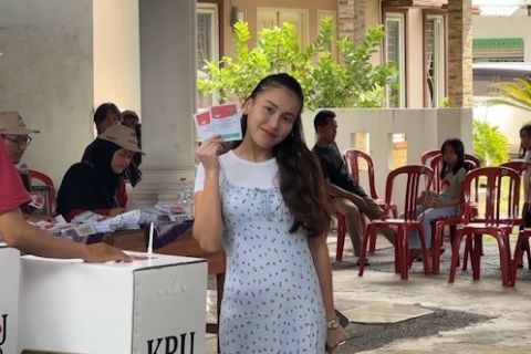 Ayu Ting Ting nyoblos di pilkada, berharap kemacetan Depok teratasi