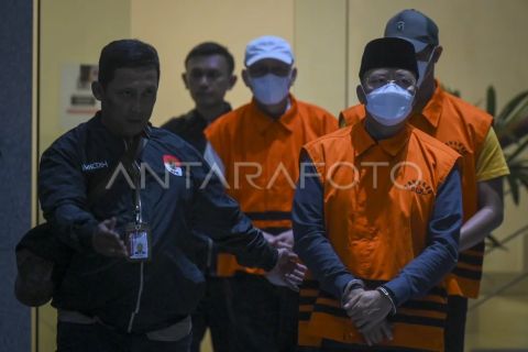 KPK tetapkan gubernur petahana Bengkulu tersangka pemerasan - Video