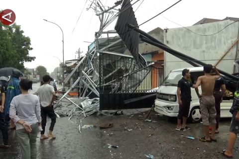 Angin kencang landa 2 kecamatan di Lumajang