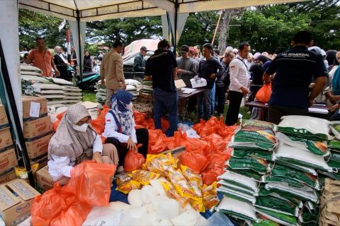 700 paket sembako Gerakan Pangan Murah diserbu warga Lhokseumawe